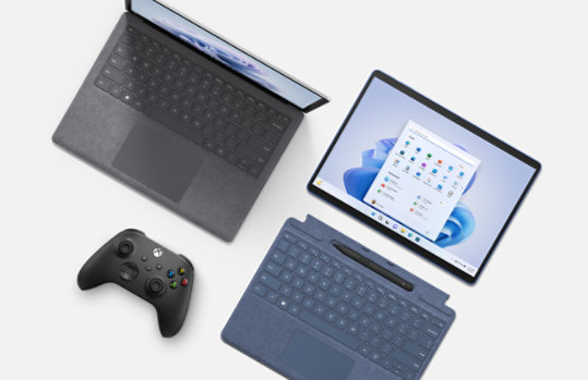 Surface-apparaat met Xbox-console en accessoires