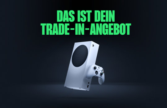 DAS IST EIN TRADE-IN-ANGEBOT. Eine Xbox Series S Konsole in Weiß mit einem Xbox Wireless Controller.