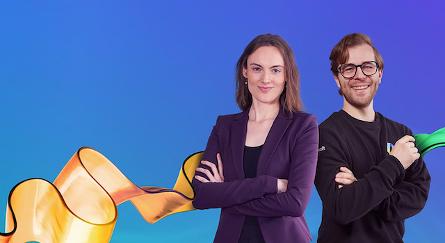 Lila Banner mit zwei lächelnden Personen auf der rechten Seite.