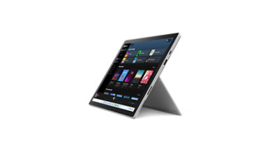 Surface Pro 7+ en mode pied multiposition intégré.