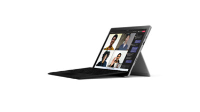 Surface Pro 7+ utilisée comme ordinateur portable.