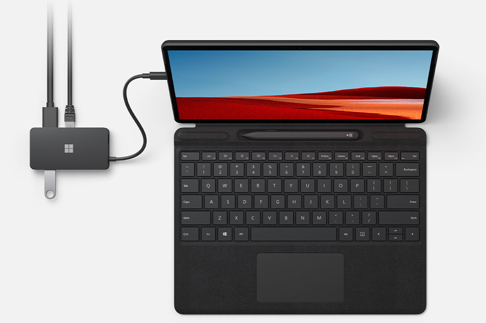 Um dispositivo Surface ligado ao Travel Hub.