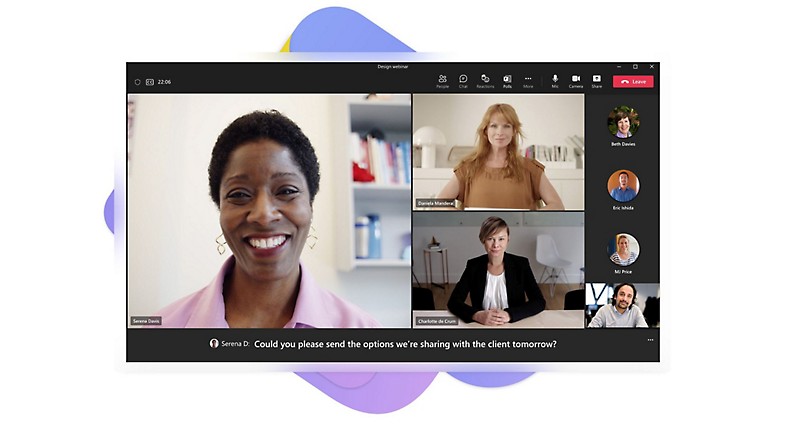 Ekranın altında görüntülenen dört görüntülü katılımcı ile üç sesli katılımcı ve canlı alt yazı içeren bir Teams çağrısı.