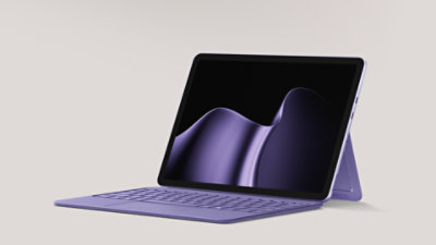 Ein Surface Pro12-Zoll in Violett mit einer Tastatur