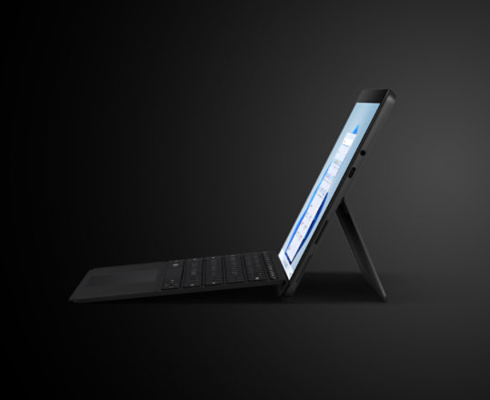 Ein Surface Go 3 in Schwarz.