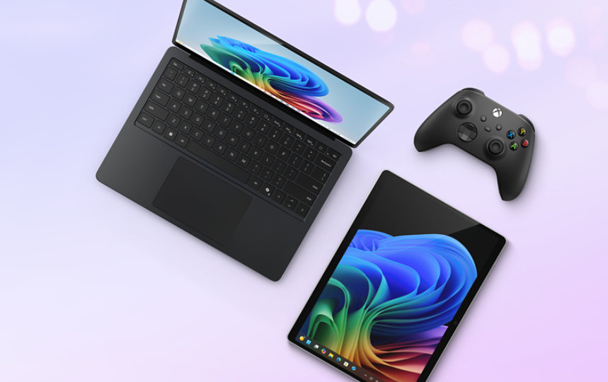 Une vue plongeante sur un PC Surface Laptop Copilot+, une tablette Surface Pro Copilot+ PC et une manette sans fil Xbox.