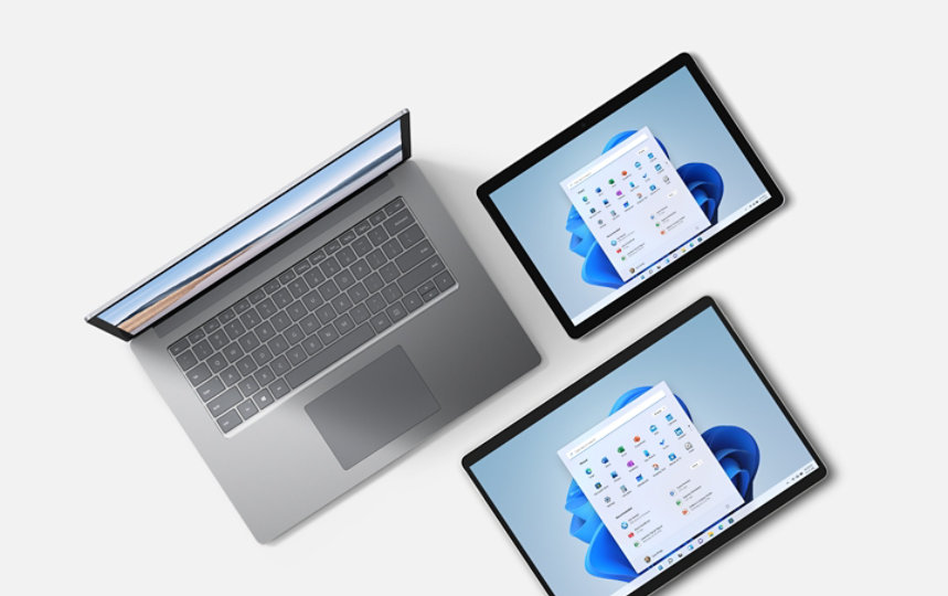 PC portable Surface Pro 8, Surface Laptop Studio et casque audio Surface Headphones.