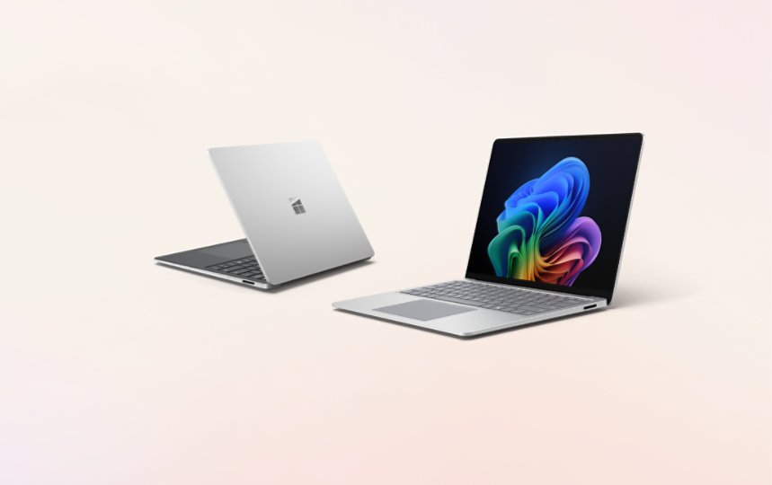  A 13.8-inch Surface Laptop for Business with 5G and a 13.8-inch Surface Laptop for Business with Wi-Fi, showing the darker color and the new NanoSIM port. 