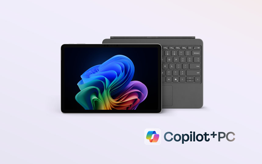 Un Surface Pro, Copilot+ PC, 12 pouces en platine avec le clavier Surface Pro en ardoise.