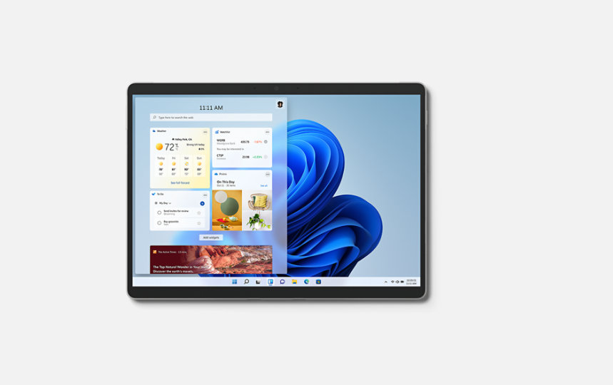 Une Surface Pro 8 affichant l'écran d'accueil.