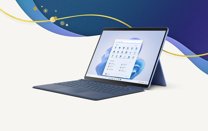 Une tablette Surface pro 9 en couleur saphire avec un clavier de la même couleur.