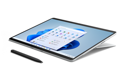 Ein Surface Pro X und ein Surface Pen aus einem Winkel