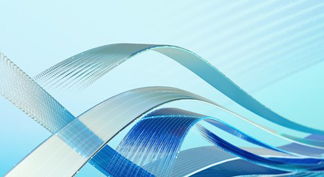 Modernes Banner mit abstrakten, wellenförmigen Bändern in Blau- und Weißtönen auf hellblauem Hintergrund. Das Design vermittelt Dynamik und Fluss.