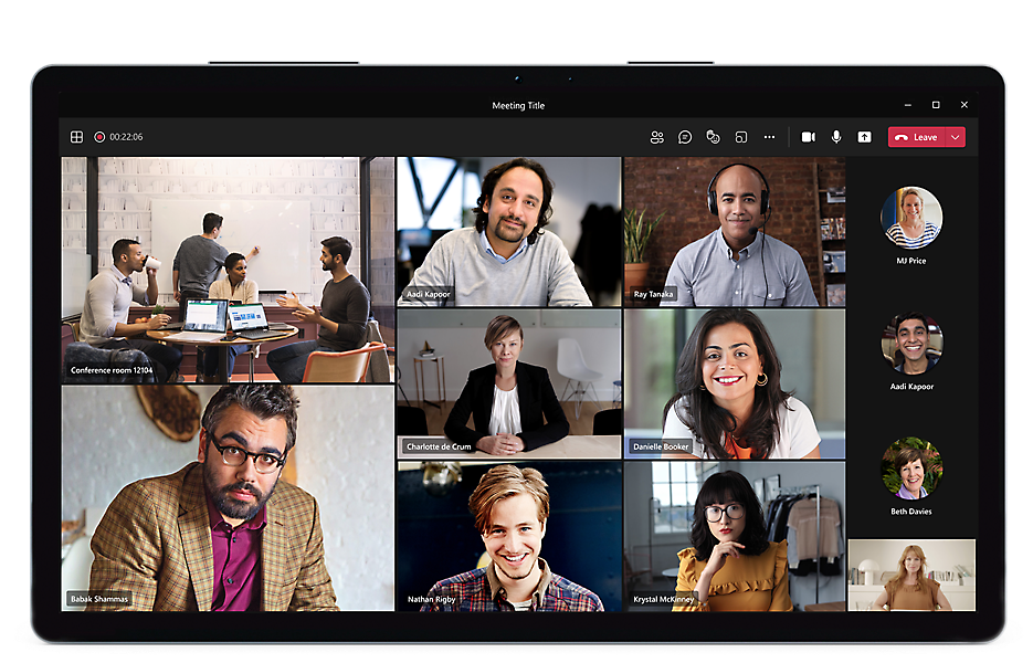 Uma reunião por vídeo no Microsoft Teams com 19 participantes e o chat de texto aberto no lado direito.