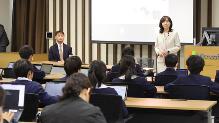 学芸大附属小金井小学校での生成AIとBIツールを活用した学習者主体の実践発表の様子