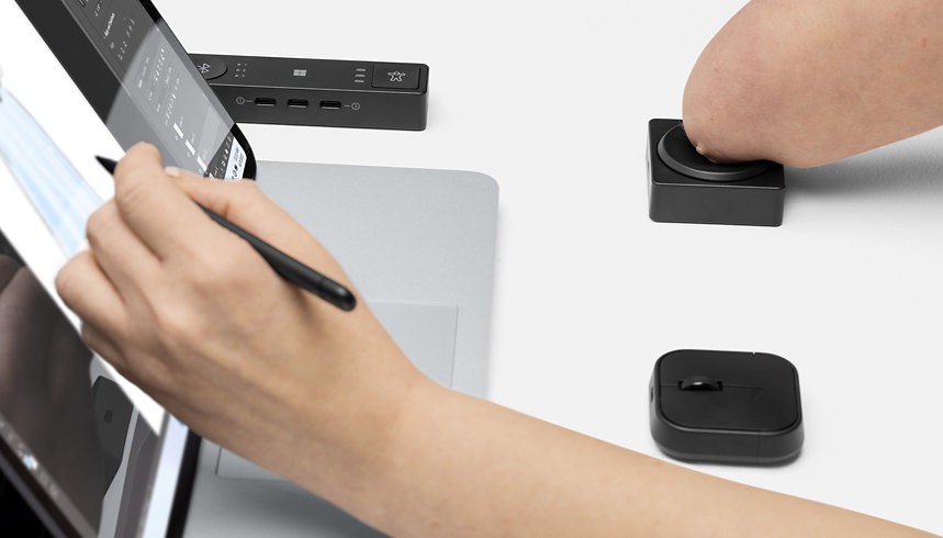 Surface デバイスで Microsoft Adaptive D-pad ボタンとハブを使用する​身体に障碍のあるユーザー。