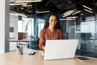 A women working with a laptop