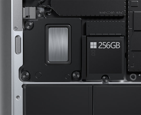 Surface Laptop 4 上可拆卸硬盘驱动器的特写视图