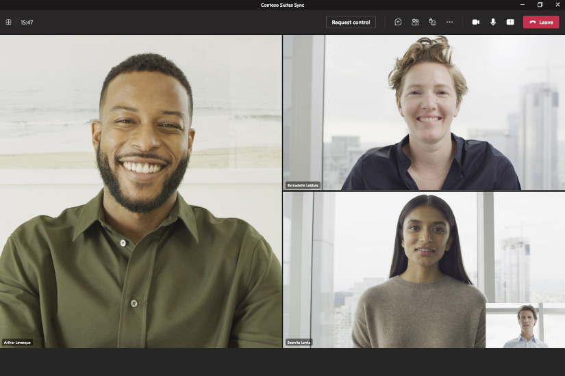 一群人在 Surface Pro 9 加入 Microsoft Teams 通話