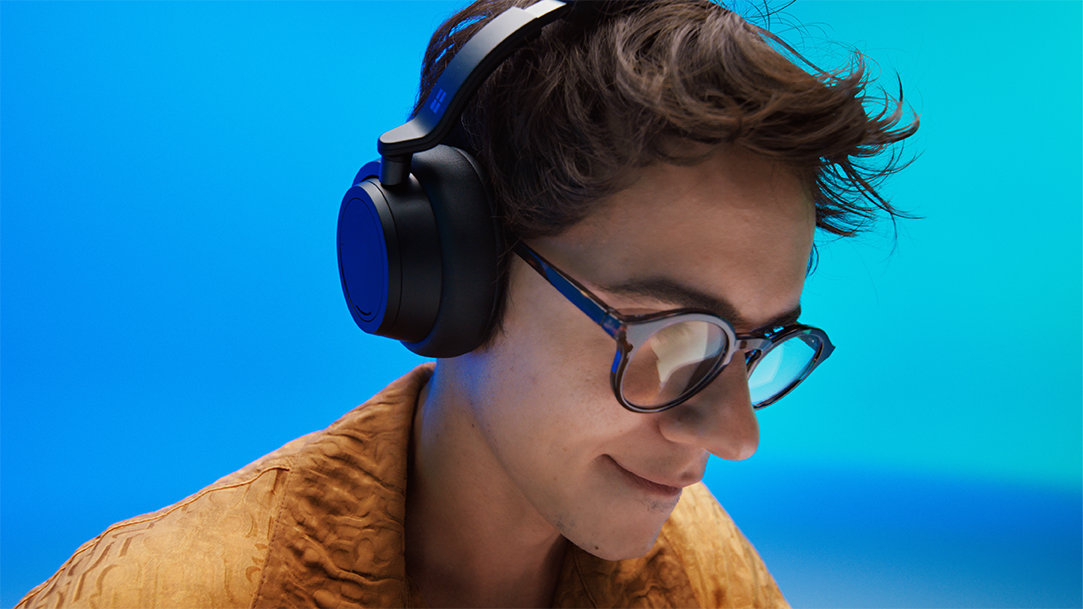 Dylan shows how easy it is to game and multitask on a Copilot+ PC