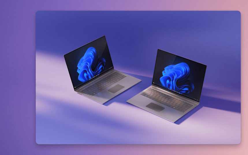 Två bärbara datorer som är vända mot varandra visar hur Windows 10 Pro står sig i jämförelse med Windows 11 Pro för företag