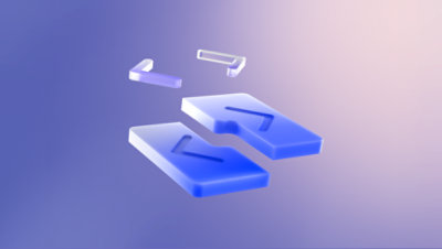 연한 보라색에서 파란색으로 이어지는 그라데이션 배경에 떠 있는, 돌출된 화살표 기호가 있는 반투명 파란색 사각형 세 개.