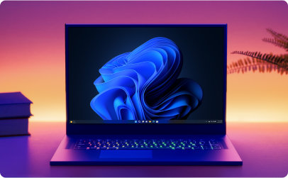 Um PC de gaming em modo escuro com a imagem a florescer do Windows 11 no ecrã