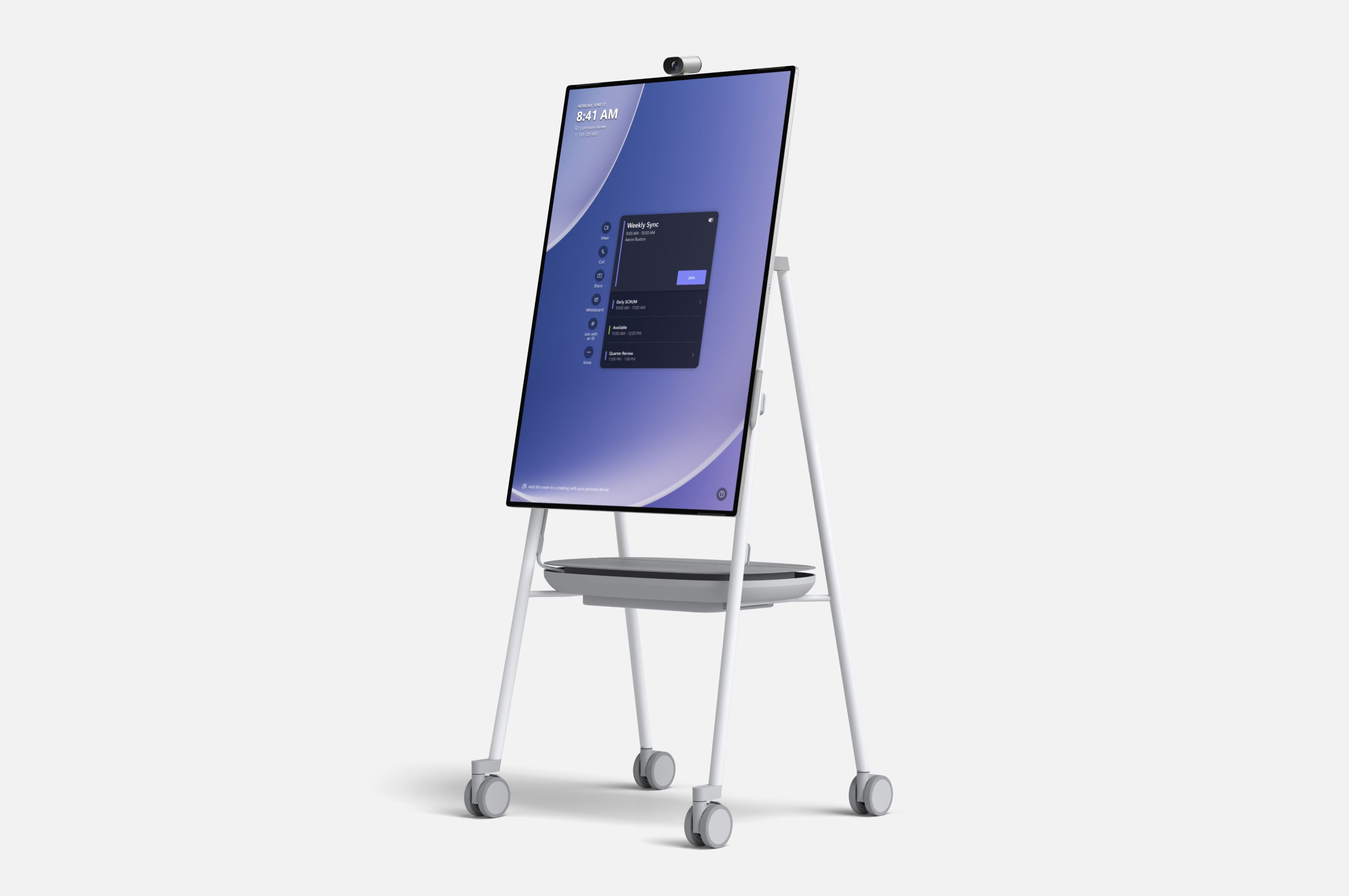 Una imagen de dos personas que trabajan con dispositivos Surface mientras colaboran en Surface Hub 3