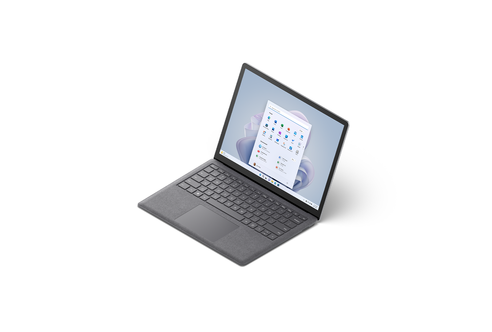 Surface Laptop 5 13.5인치(플래티넘, Alcantara)를 3/4 방향에서 본 모습. Windows 11 시작 화면이 표시되어 있습니다.