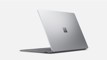 덮개가 약간 닫힌 Surface Laptop 5(플래티넘)를 뒤쪽에서 본 모습