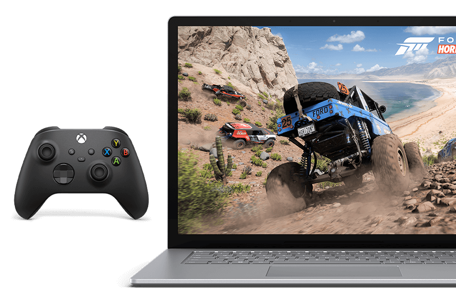 Se muestra Surface Laptop 5 con un control Xbox a la izquierda y Forza en la pantalla, listo para jugar.