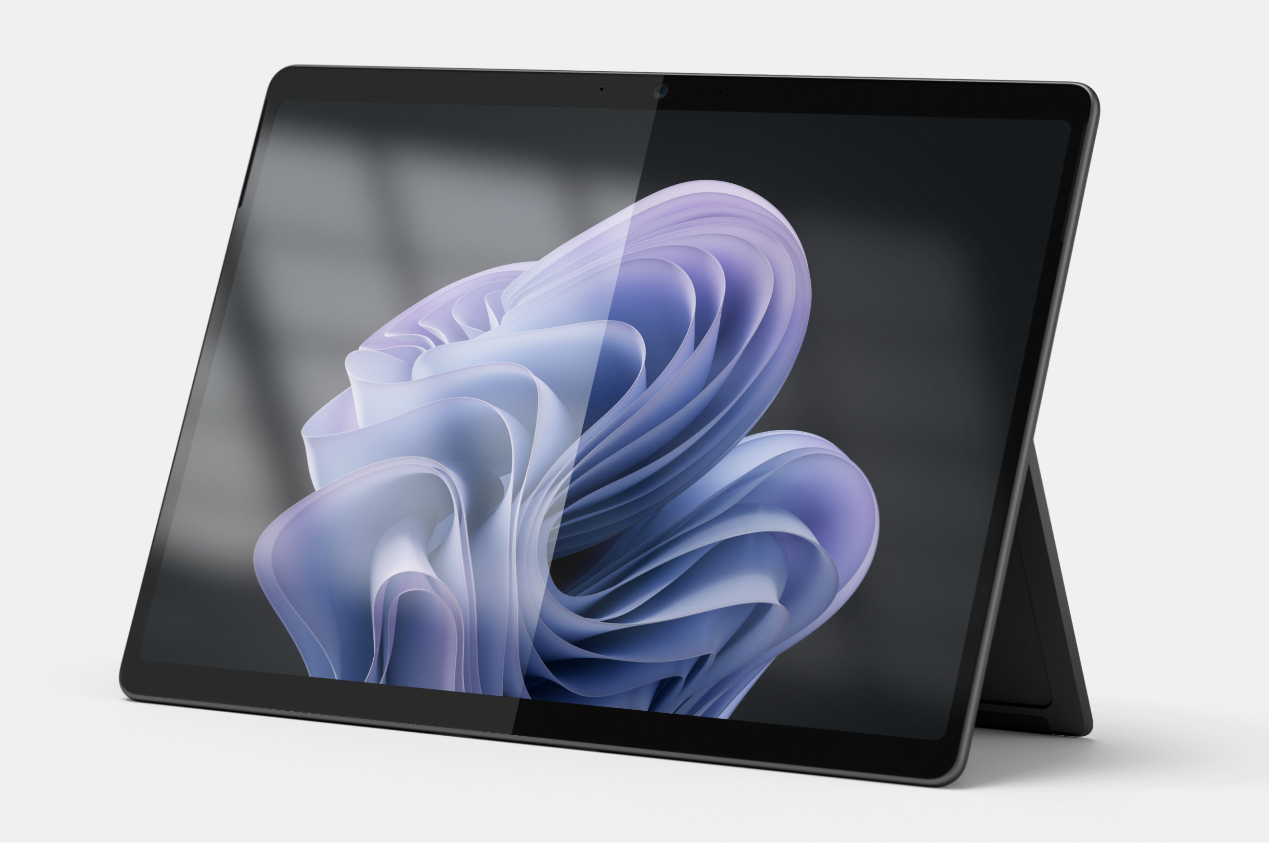 Wygenerowany cyfrowo obraz urządzenia Surface Pro 10 pokazujący różnicę między ekranem antyrefleksyjnym a nierefleksyjnym