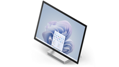 يظهر لابتوب Surface Studio 2+ من زاوية عرض 3/4، في الوضع المكتبي مع شاشة البدء لنظام التشغيل Windows 11.