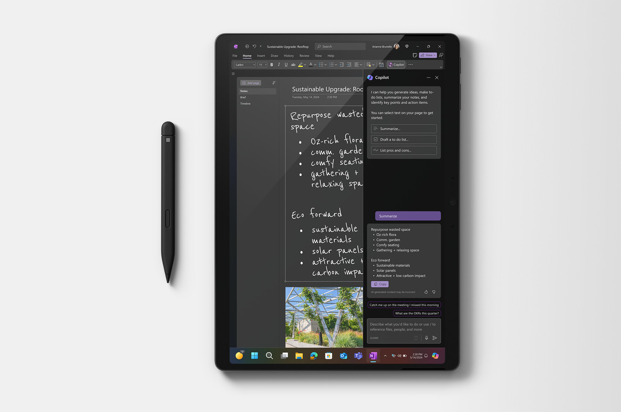 Une image montrant un Surface Pro en mode tablette, avec un stylet Surface Slim Pen du côté gauche de l’image.