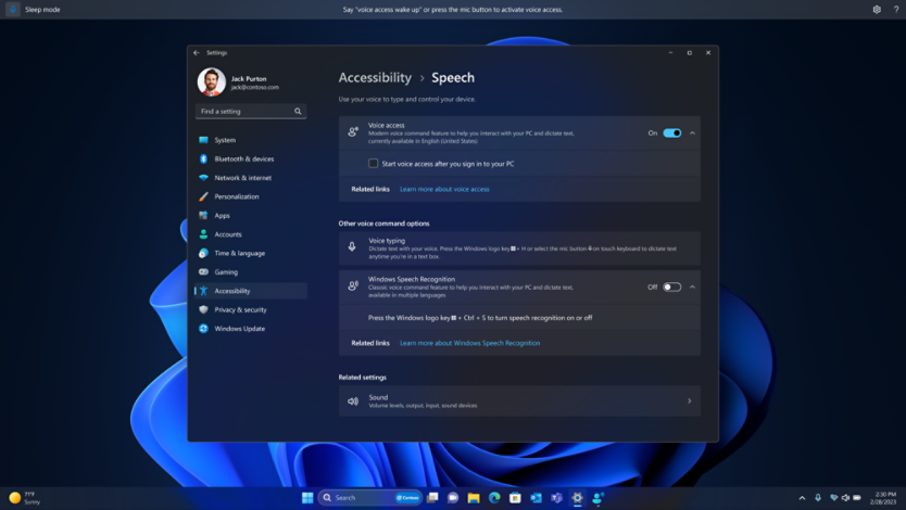 Windows 11 start screen with speech accessibility window pop-up open.