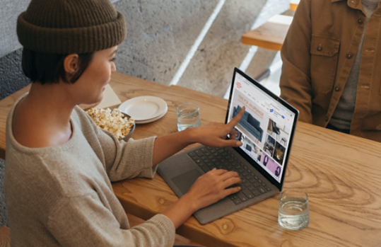 Woman taking a screenshot on her tablet