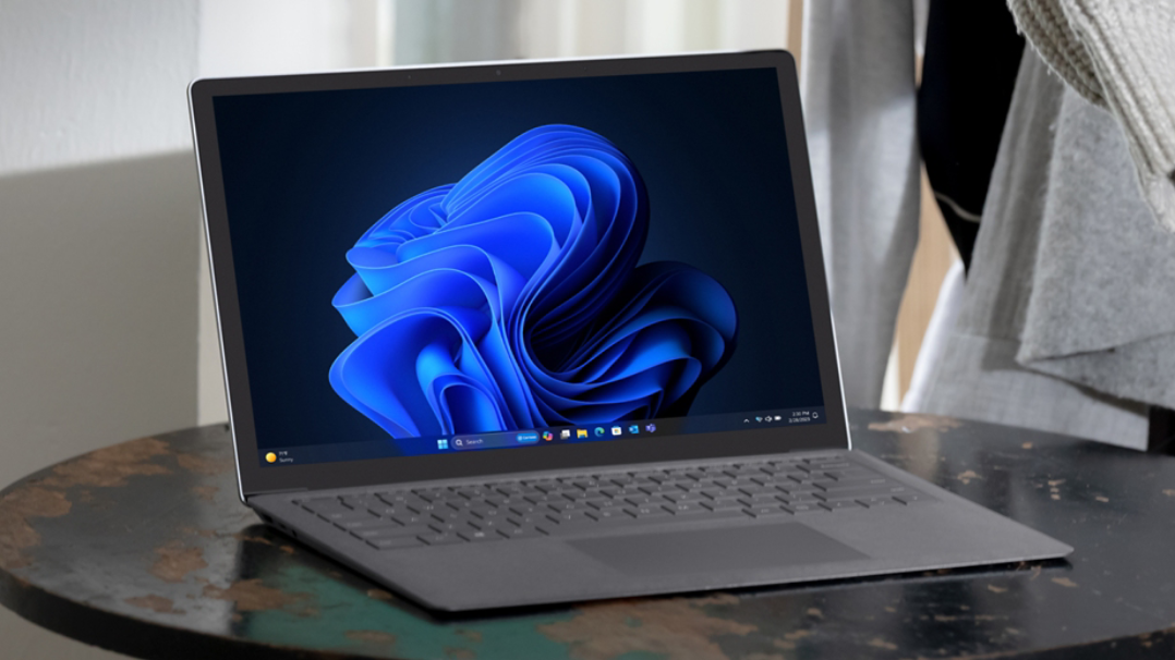 laptop wyświetlający ekran systemu a windows 11