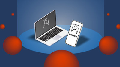 En datamaskin og en telefon på en blå overflate