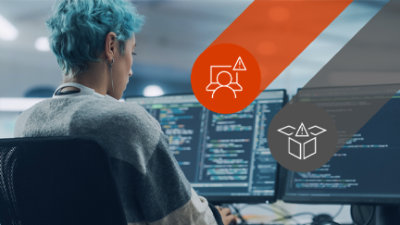 Eine Person, die an einem Computer arbeitet