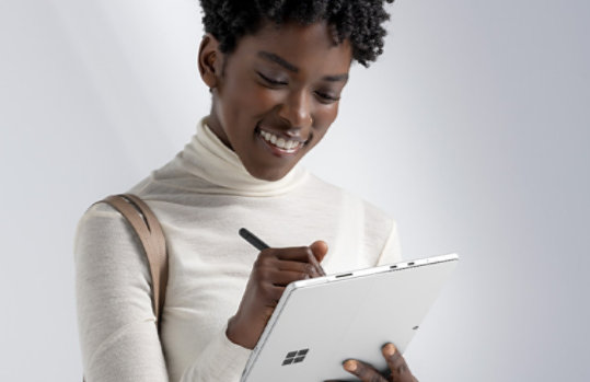 Surface Pro 8 で Surface スリム ペン 2 を使用している人。