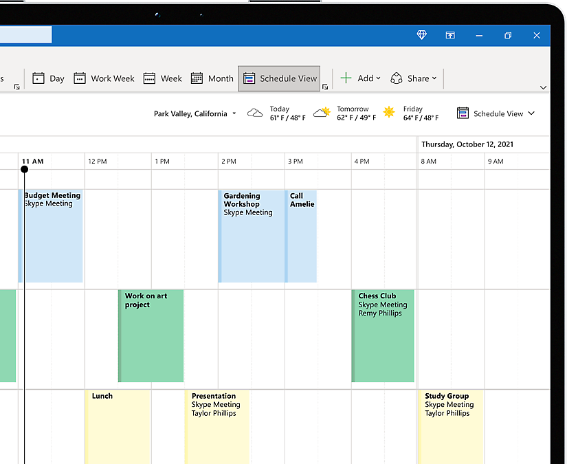 Calendario de Outlook que muestra reuniones coordinadas por colores.
