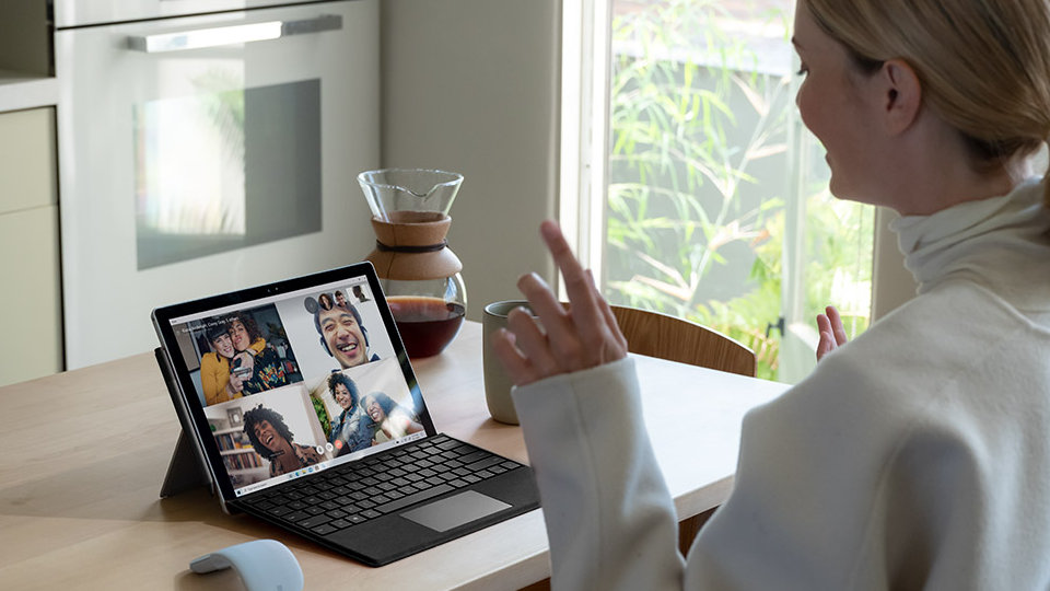 A person using Surface Pro 7+ to chat on Teams.