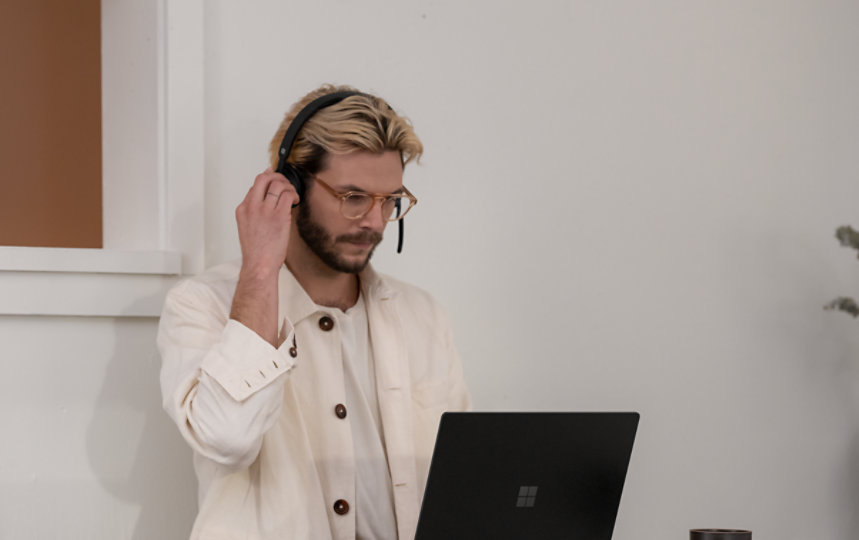 Microsoft Modern Wireless Headset, zertifiziert für Microsoft Teams. Jetzt  im Microsoft Store