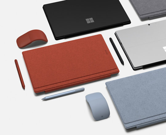 Et udvalg af Surface Pens, tastaturer, mus og enheder.