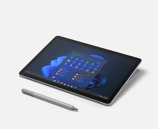 Surface Go 3 in the color Platinum, shown in Studio Mode beside a digital pen.