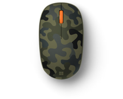 Microsoft Bluetooth Mouse i grön Forest Camo Special Edition sedd uppifrån. 
