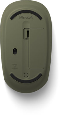 Microsoft Bluetooth Mouse i grön Forest Camo Special Edition sedd underifrån. 