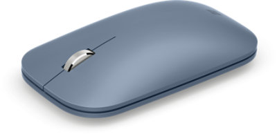 Surface Mobile Mouse i isblå sedd i vinkel.