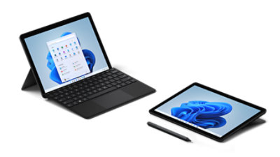 Surface Go 3, mostrato in modalità Laptop con una cover con tasti per Surface e Surface Go 3, mostrato in modalità Studio accanto a una penna digitale.