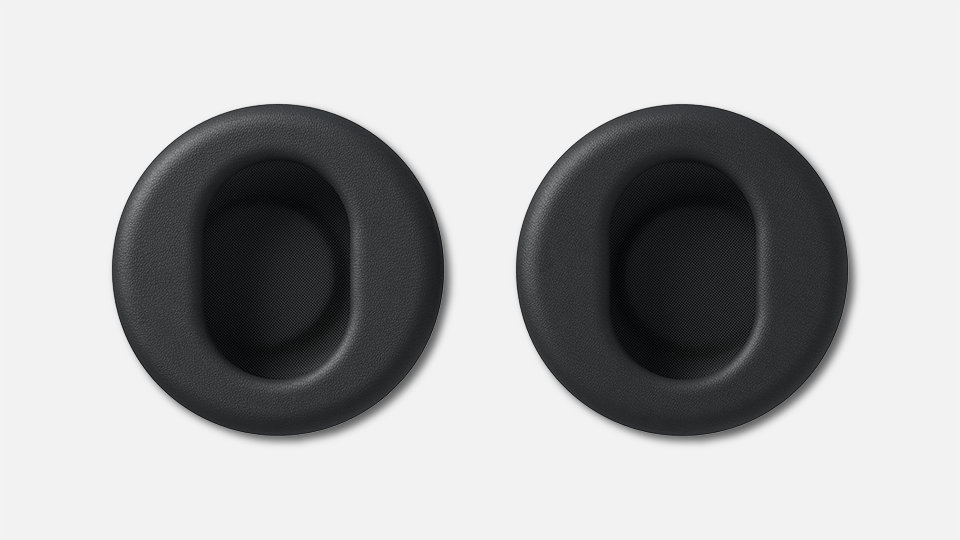 Une vue rapprochée des oreillettes Surface Headphones+.